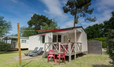 Welcome-4-ou-5-pers-CARAIBE-exterieur-camping-les-ourmes-hourtin